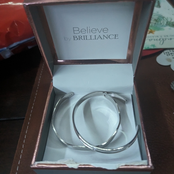 Bracelets - Picture 3 of 7